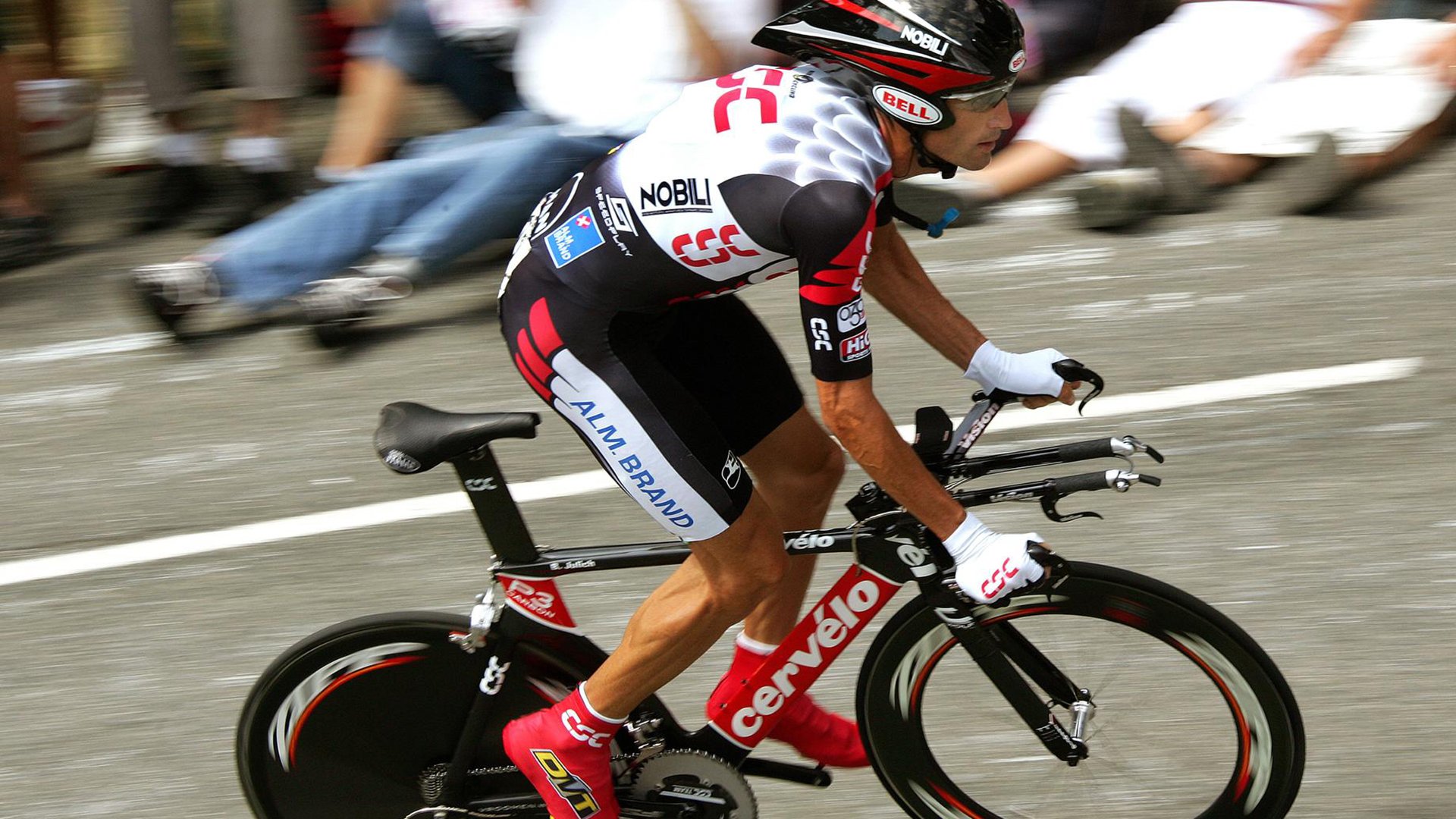 开云ios下载-逆风而行：那些逆境中崛起的赫赫车手